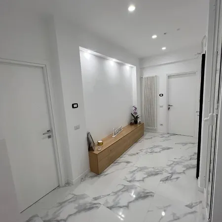 Alba White 4* روما